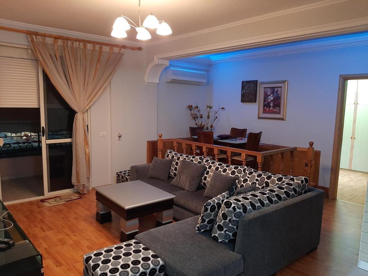 Apartament Egzoni City Center Lägenhet Berat Exteriör bild