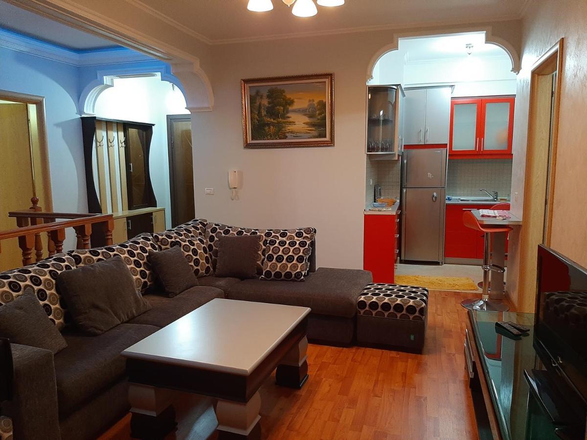 Apartament Egzoni City Center Lägenhet Berat Exteriör bild