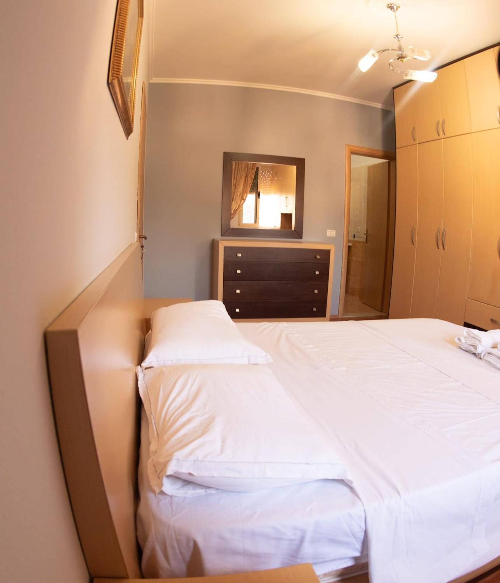 Apartament Egzoni City Center Lägenhet Berat Exteriör bild